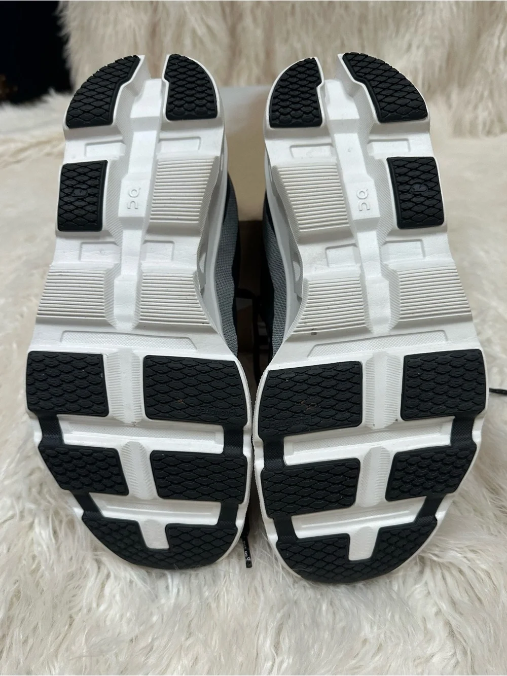 On Running Men's Black and White Cloudmater 2 size 9 NWB